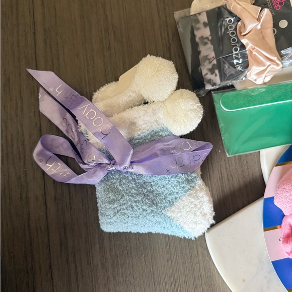 Assorted Beauty Items - Picture 5 of 5